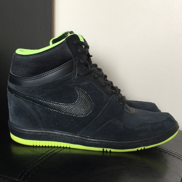 Nike Black and Neon Green Women's Shoes - Picture 1 of 14